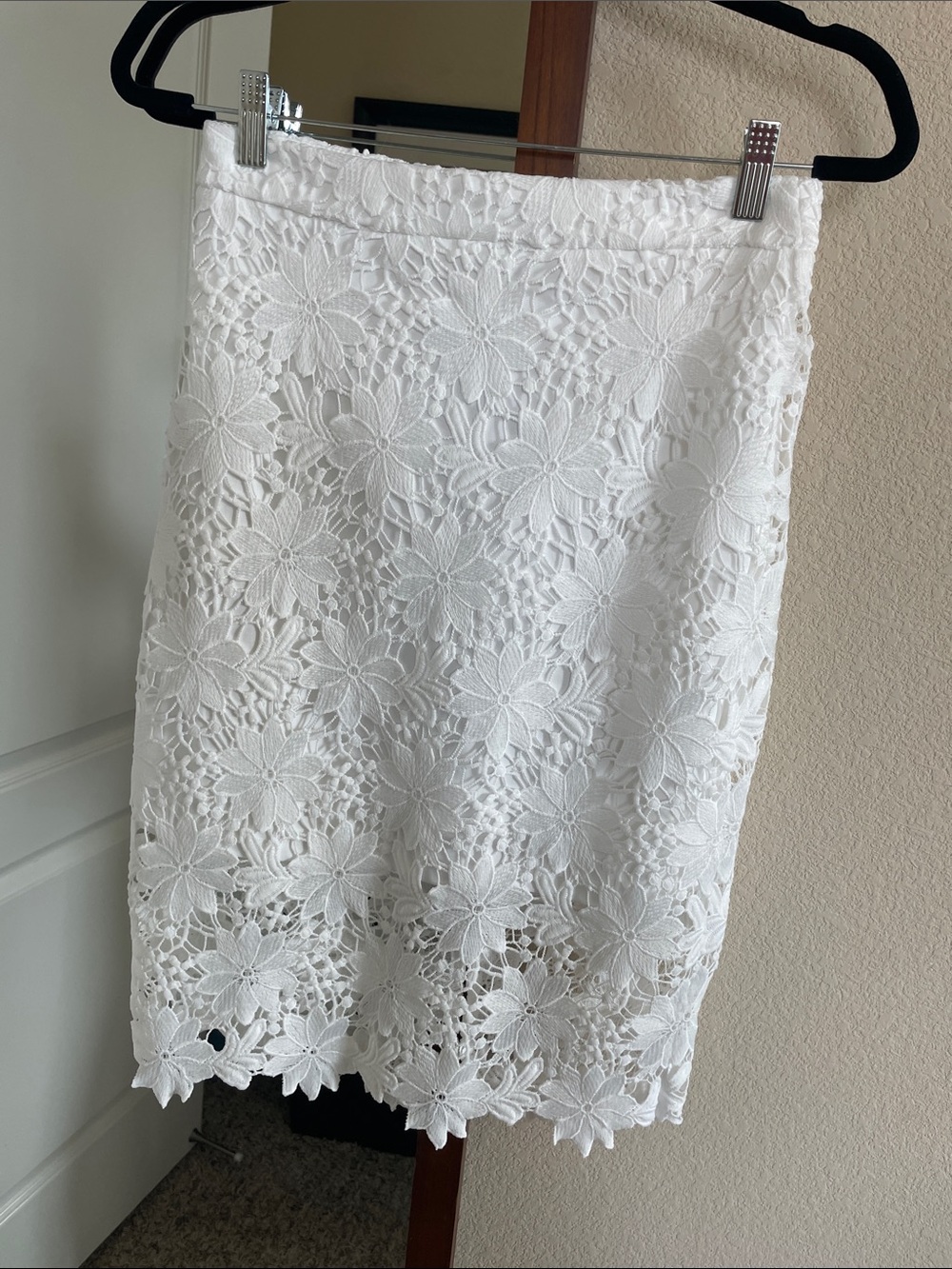 Lulu's White Floral Lace Pencil Skirt